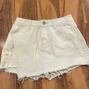 White denim skort size small (runs small) high waist, no brand